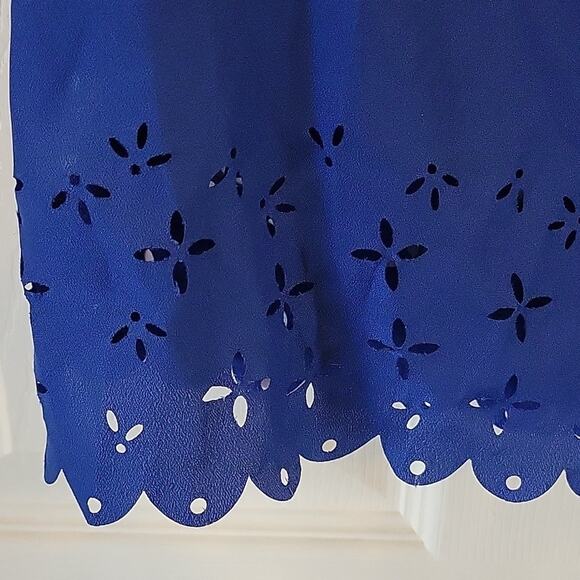 J.Crew Blue Blue Short Sleeve Women's Blouse Size XS Laser Cut Hem E8571 - Picture 2 of 6